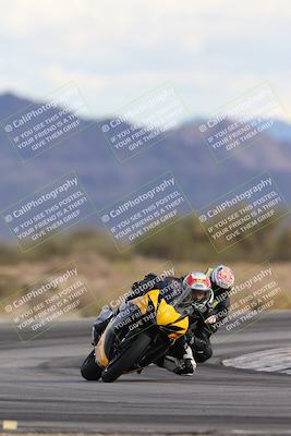 media/Nov-16-2025-Race Pace (Sun) [[8c5fa54630]]/Non Verified Riders (1st 20 Minutes)/5-Turn 15 (110pm)/